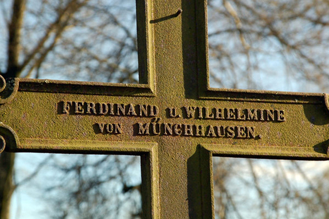 металлическая скульптура барону Мюнхгаузену www.vajure.by