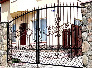 Красивые кованые ворота Vajure.by