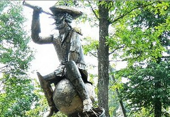 металлическая скульптура барону Мюнхгаузену vajure.by