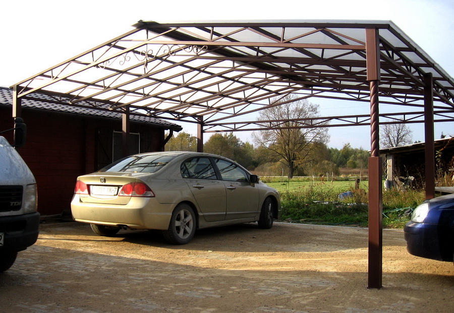 металлический навес для автомобиля
